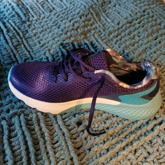 UNDER ARMOUR Youth BGS Charged Rouge Athletic Shoe 5.5 Y size - Picture 2 of 5